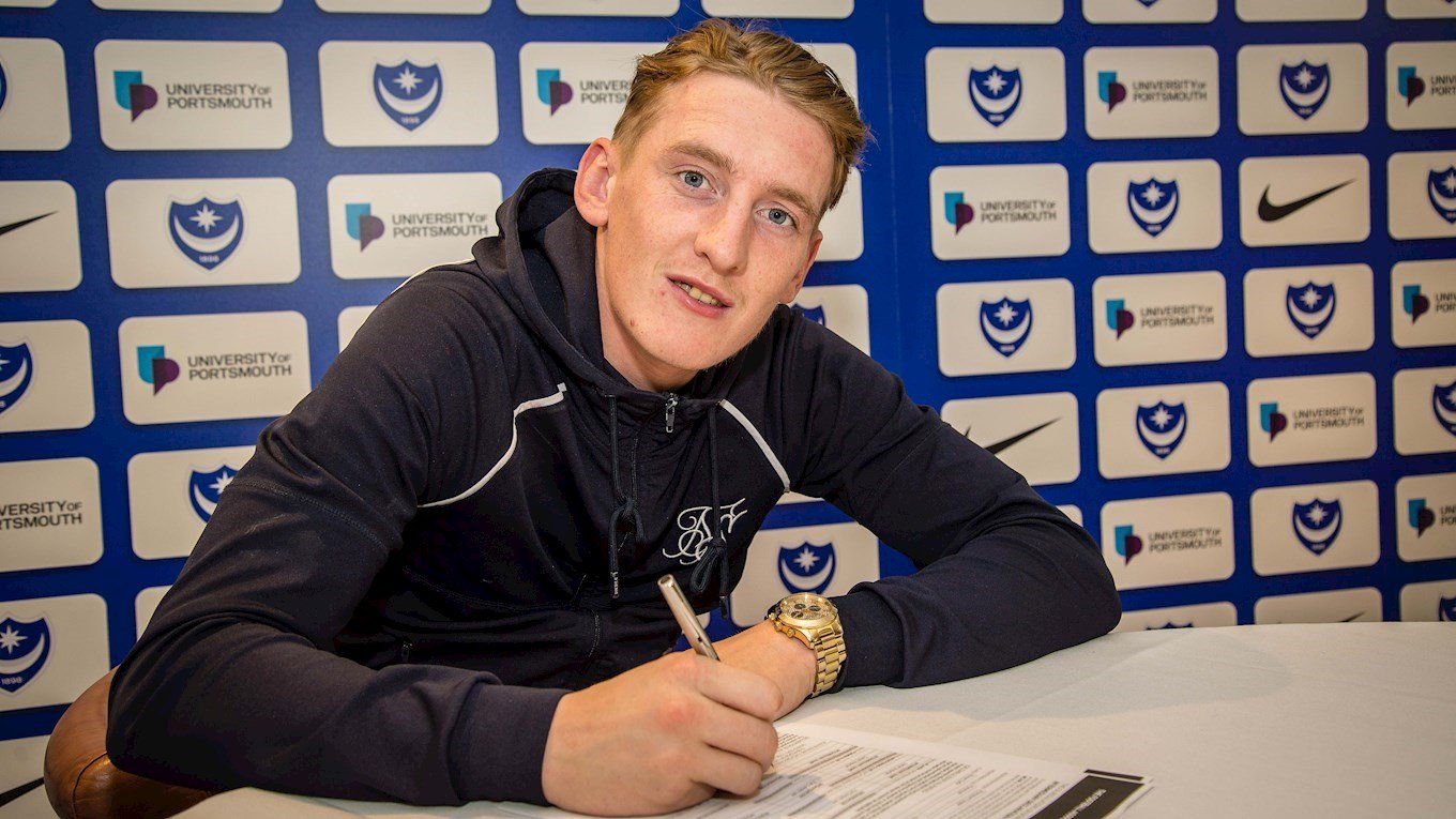 Ronan Curtis signs a Pompey deal